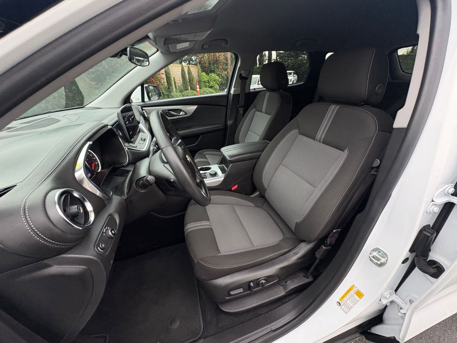 Used 2025 Chevrolet Blazer LT image 38