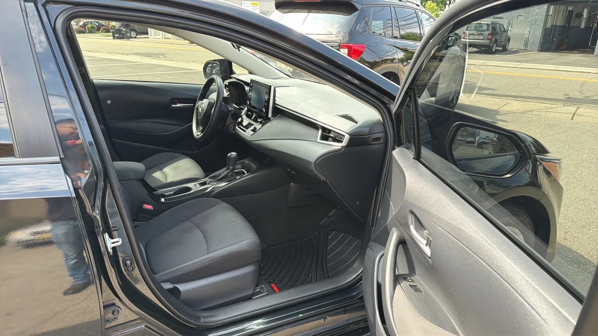 Used 2020 Toyota Corolla LE FWD image 24