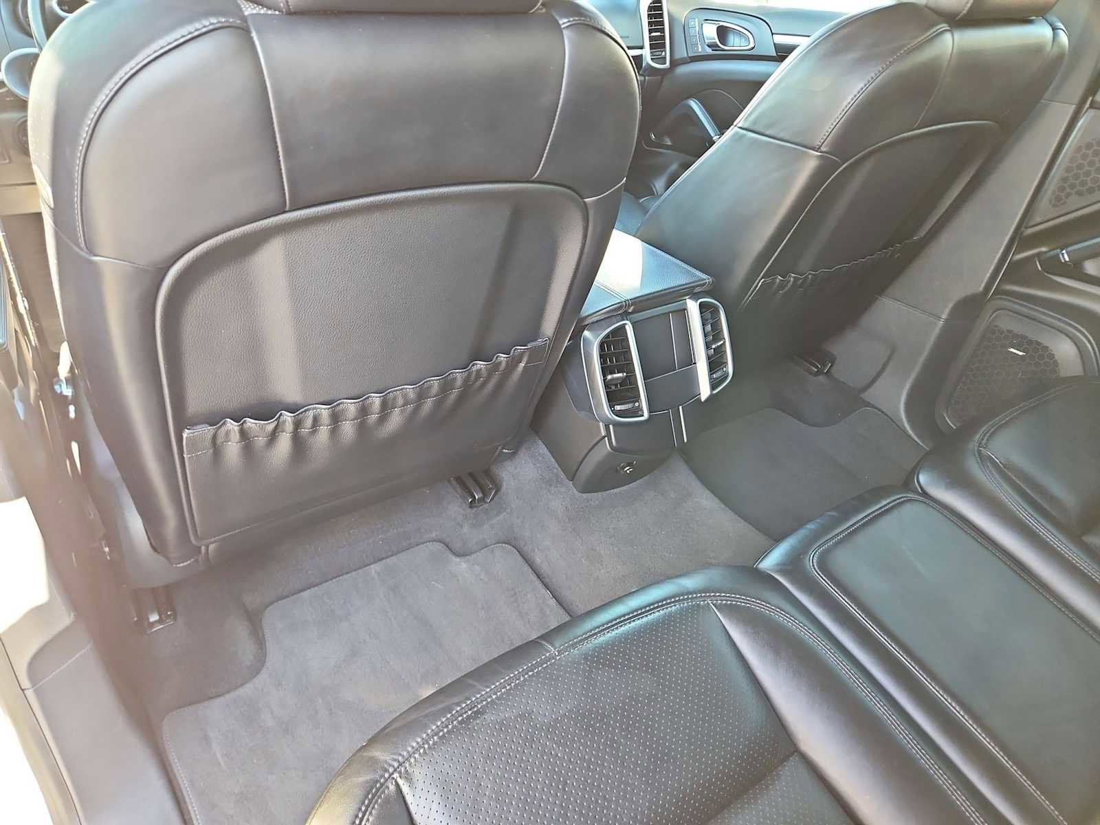 Used 2017 Porsche Cayenne image 19