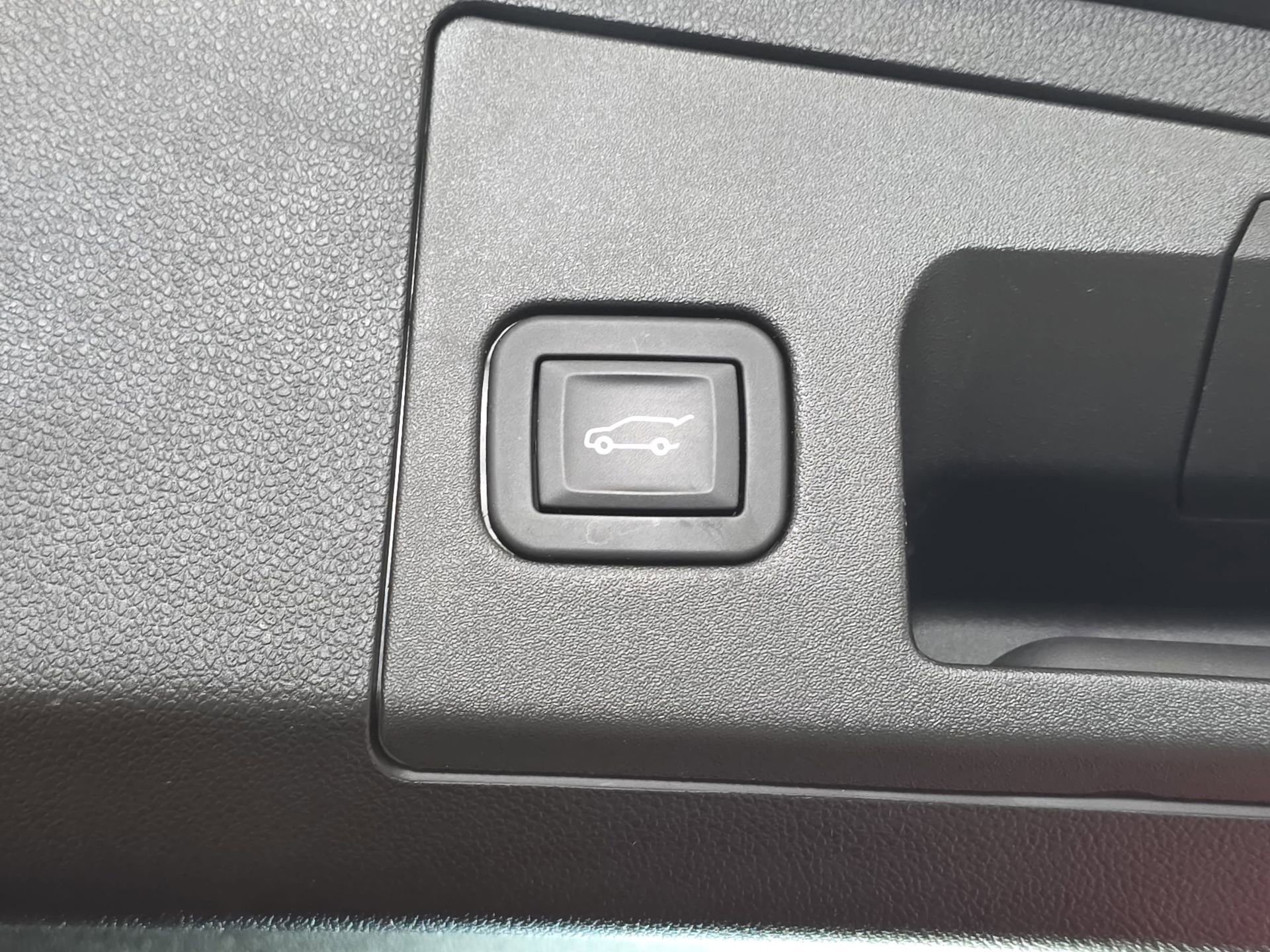 Used 2025 Cadillac XT4 Premium Luxury FWD image 13