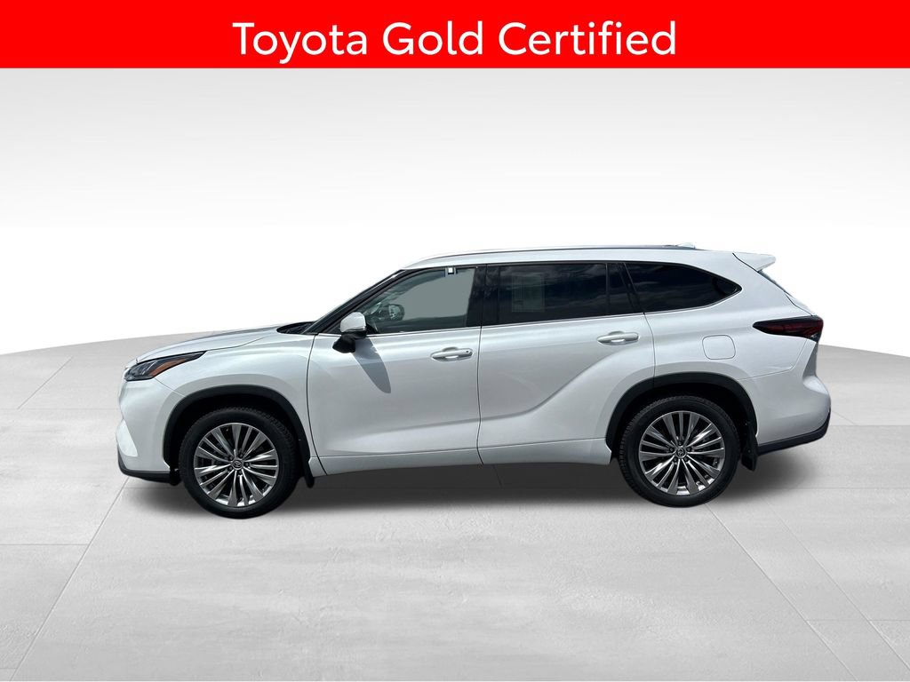 Certified 2024 Toyota Highlander Platinum AWD/4WD image 2