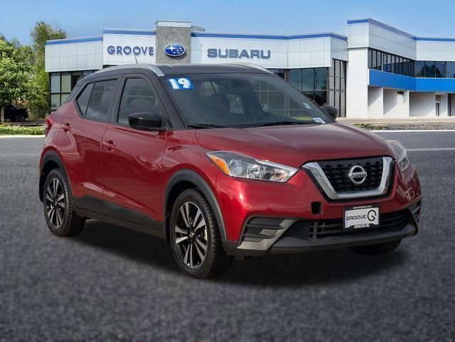 Used 2019 Nissan Kicks SV image 1