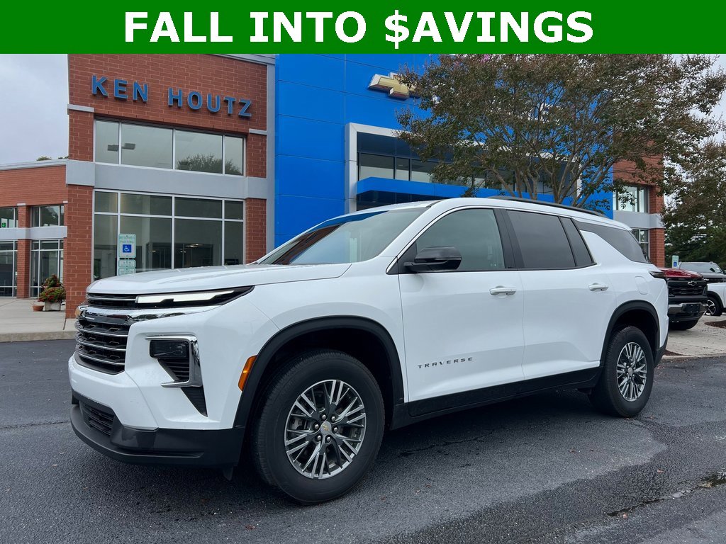 Used 2025 Chevrolet Traverse LT
