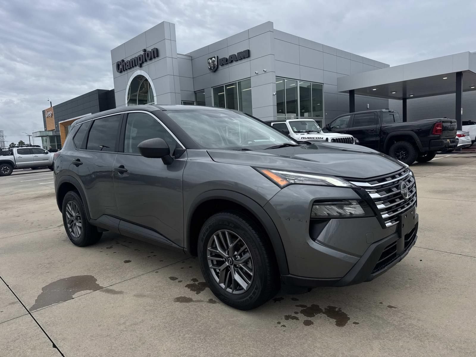 Used 2024 Nissan Rogue S AWD/4WD image 1
