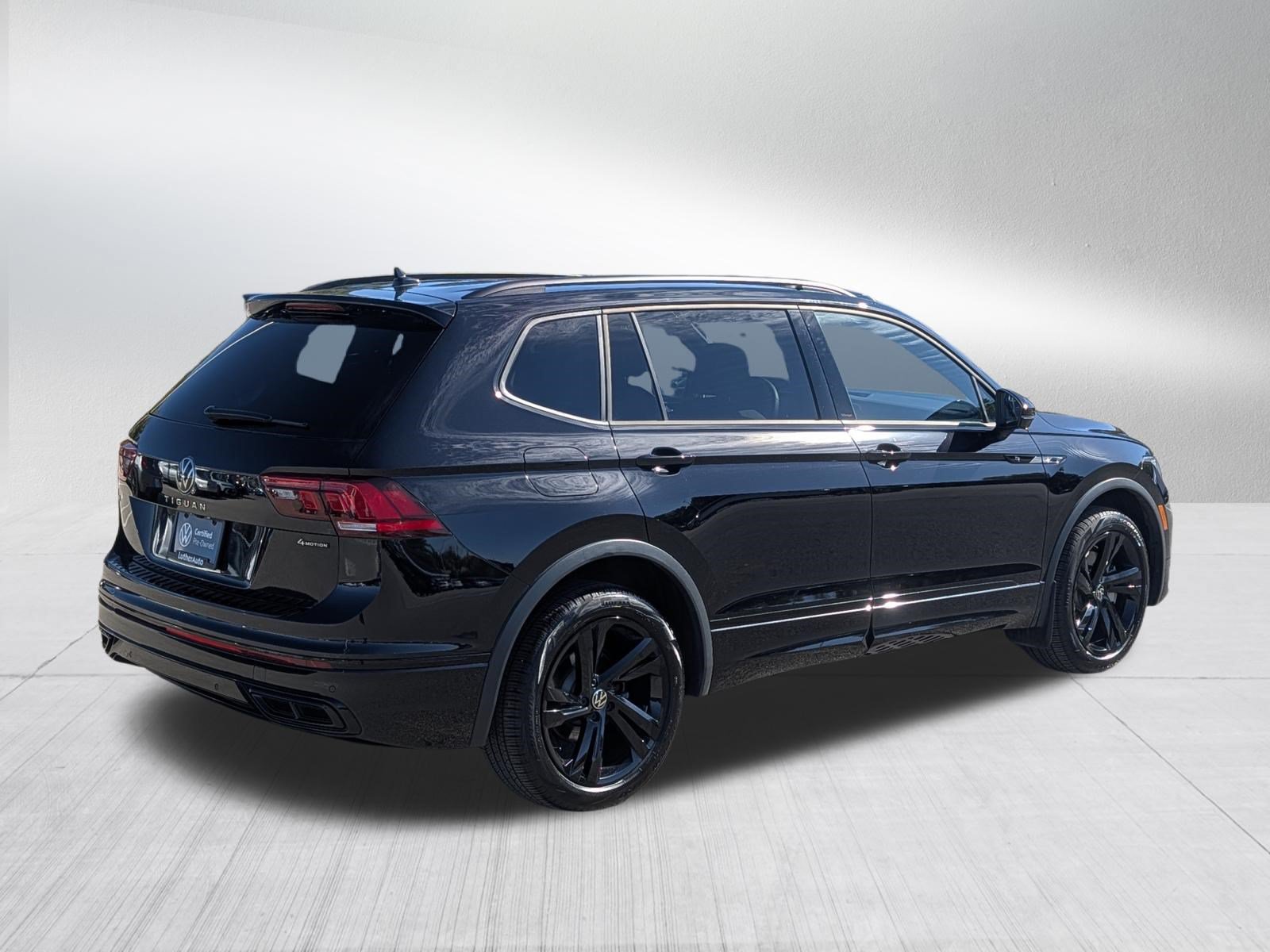 Certified 2024 Volkswagen Tiguan SE R-Line w/ MDO Package, Two-Row AWD/4WD image 7