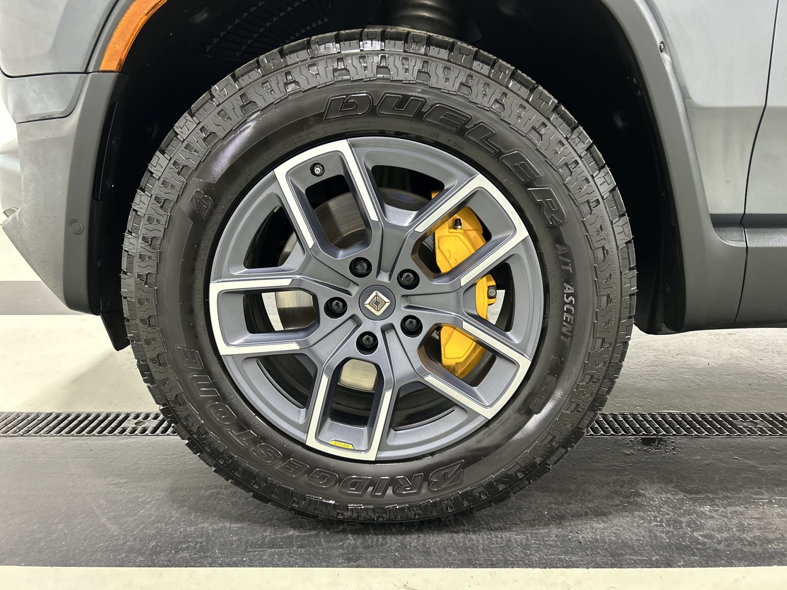 Used 2022 Rivian R1S Launch Edition AWD/4WD image 9