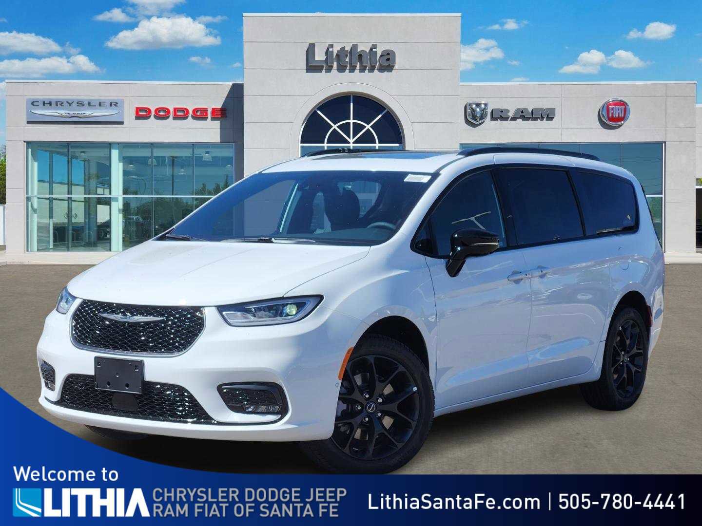 New 2026 Chrysler Pacifica Limited w/ Uconnect Theater Family Group