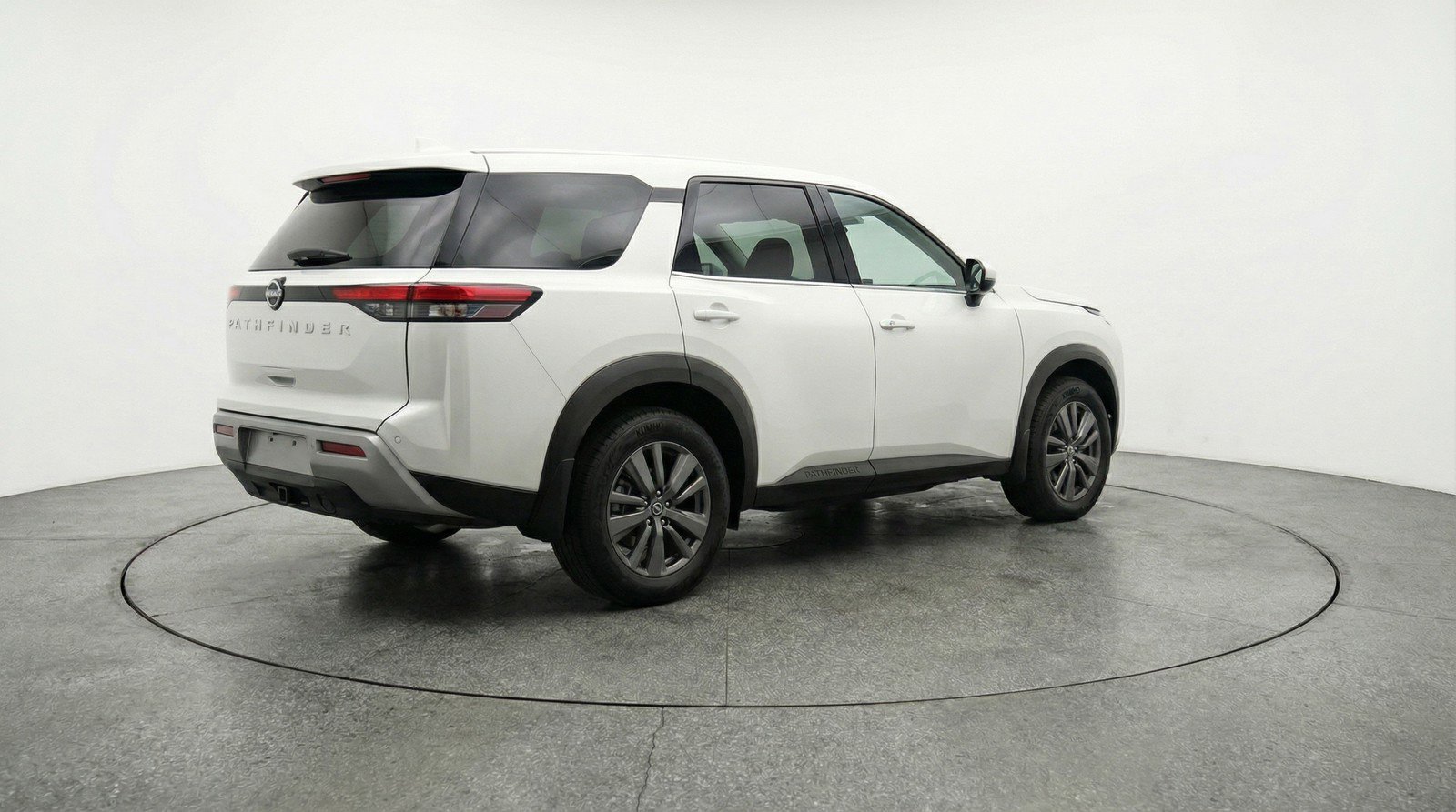 Used 2025 Nissan Pathfinder SV image 9