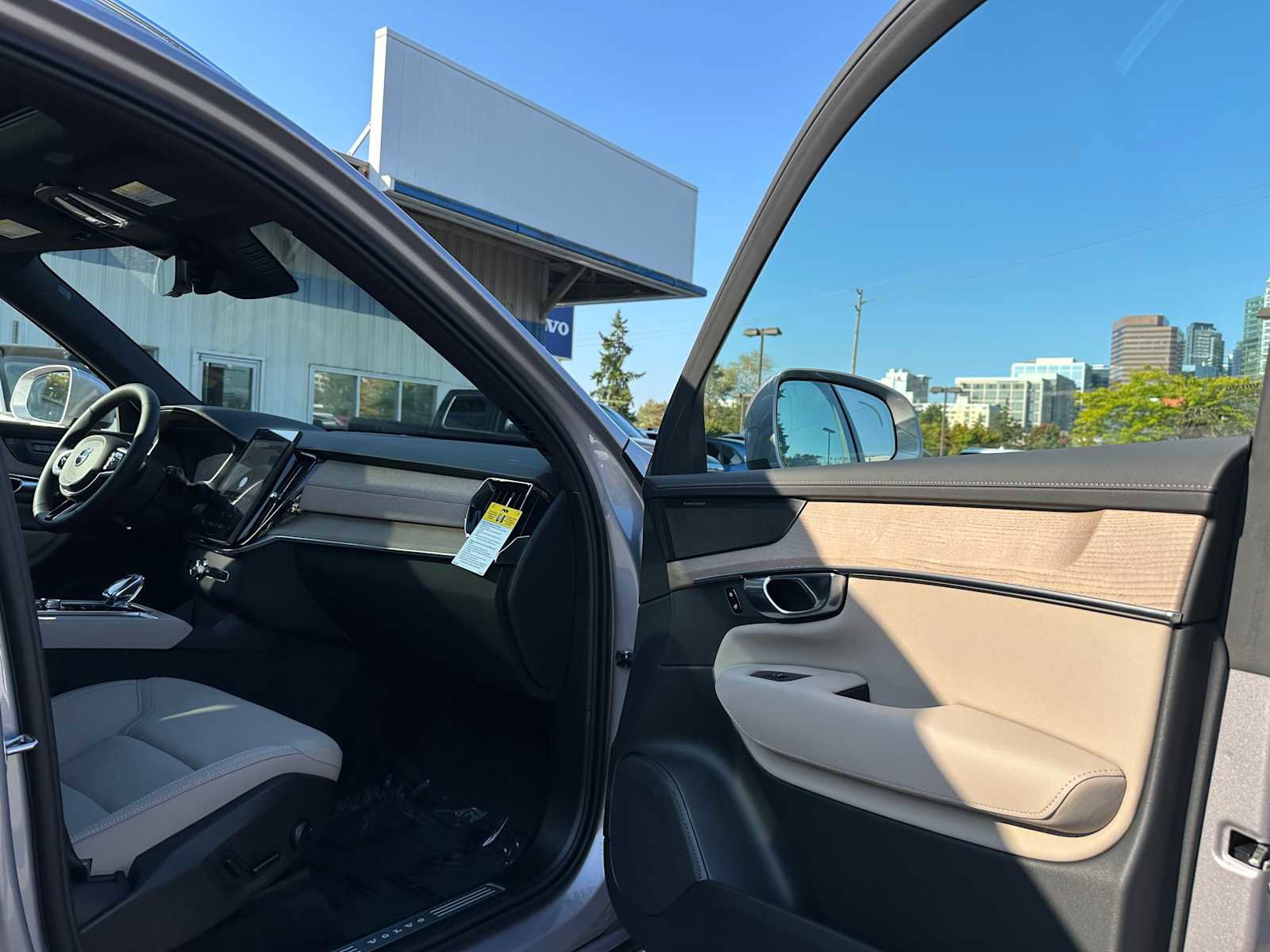 New 2026 Volvo XC90 B6 Plus w/ Protection Package Premier image 11