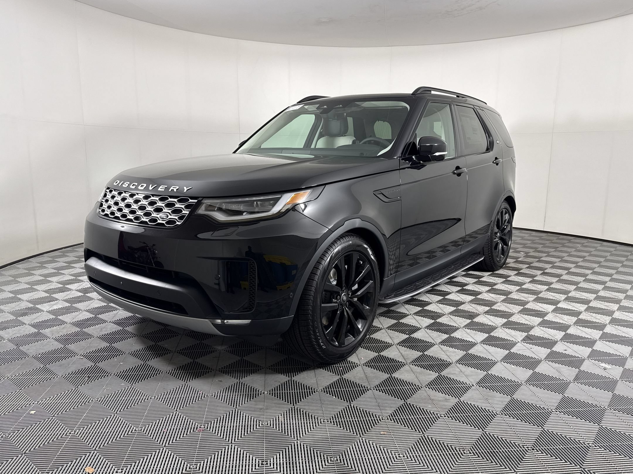 New 2026 Land Rover Discovery S AWD/4WD image 1
