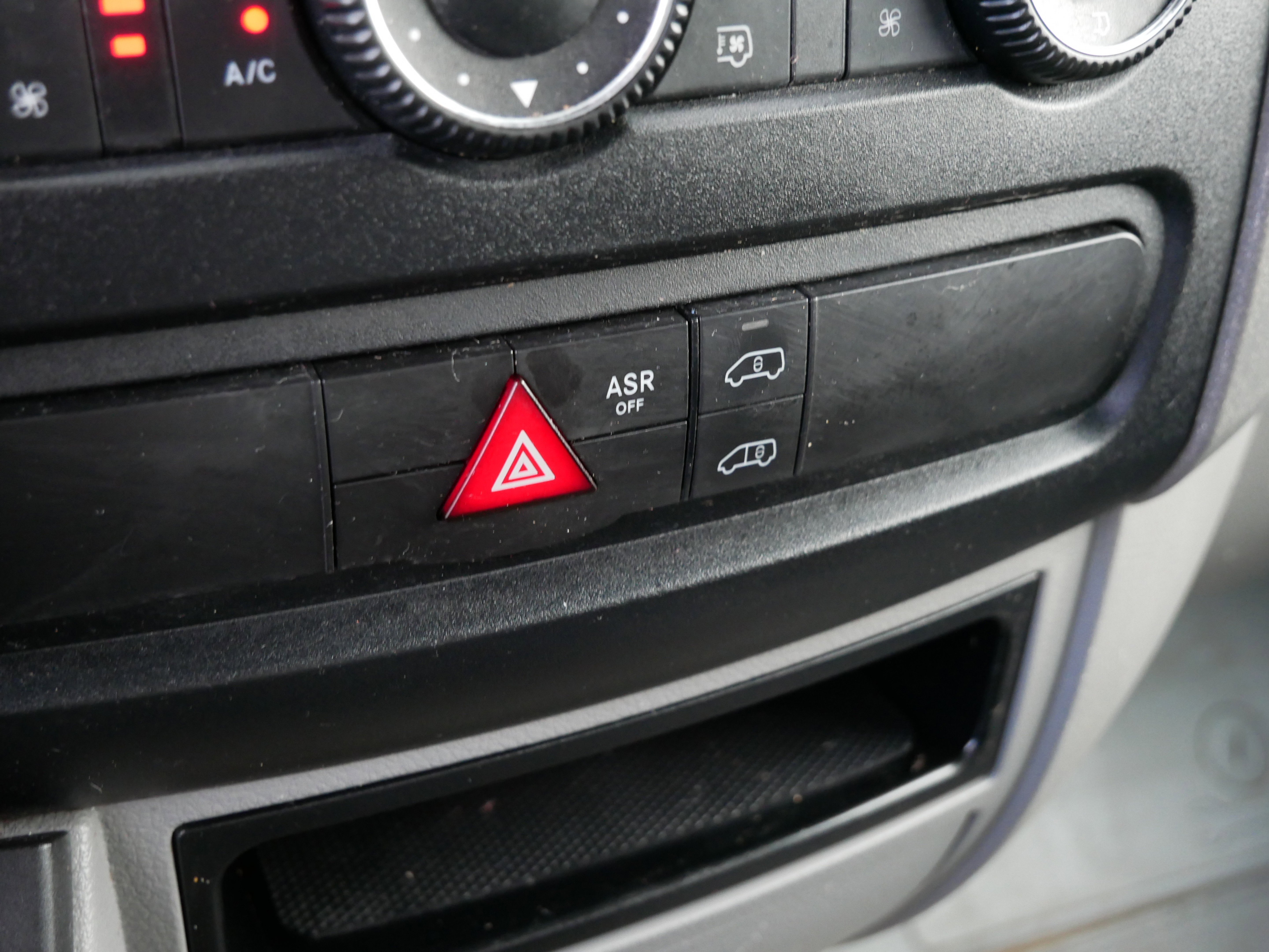 Used 2015 Freightliner Sprinter 3500 image 25