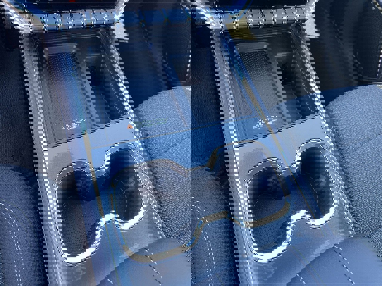 Used 2025 GMC Acadia Elevation image 19