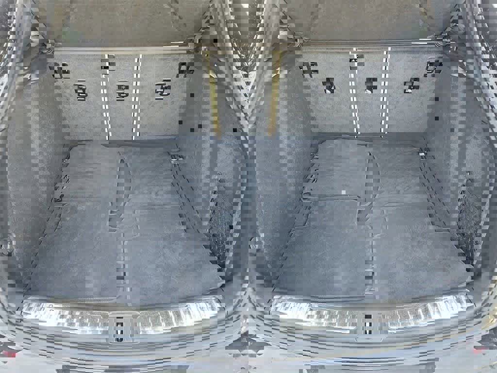 Certified 2025 Porsche Macan image 37