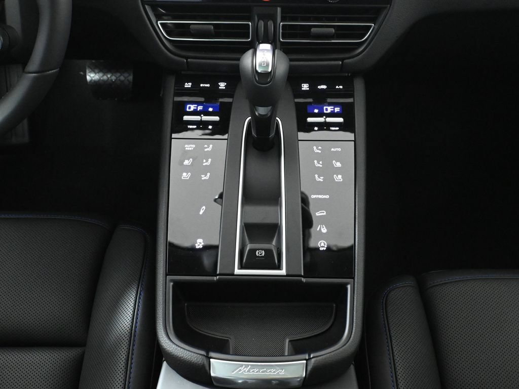 New 2026 Porsche Macan AWD/4WD image 24