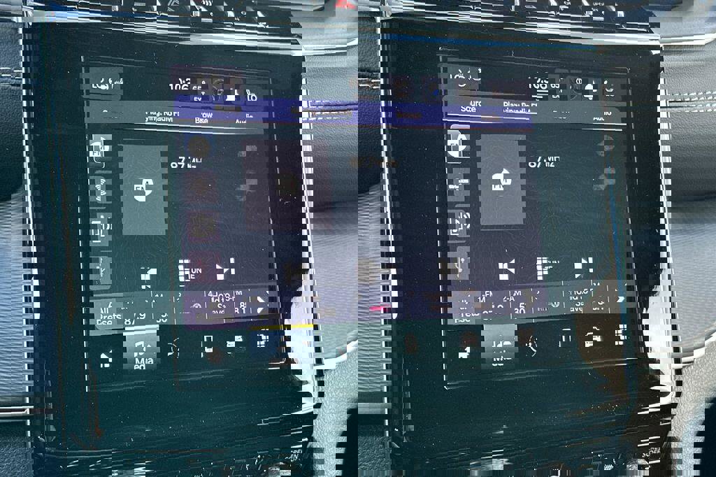 New 2025 Jeep Grand Cherokee Laredo X w/ Luxury Tech Group I image 18