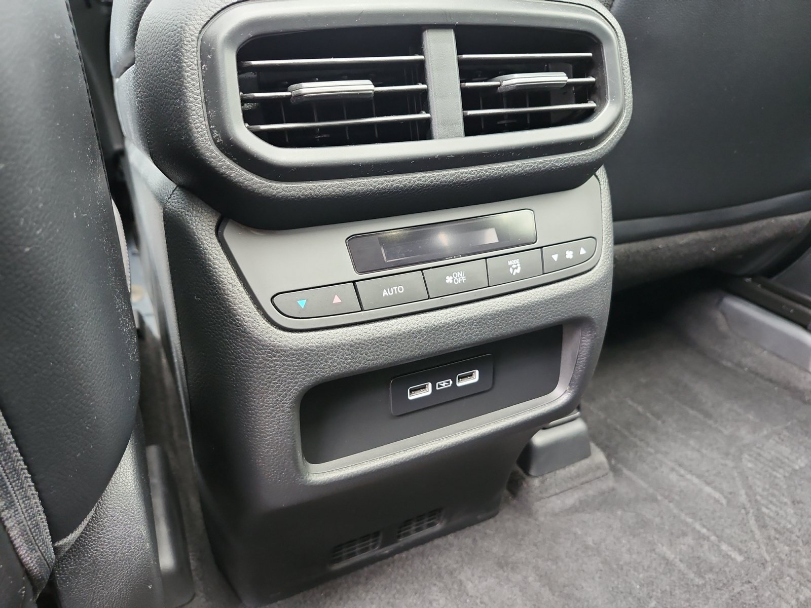 Used 2023 Honda Pilot Touring image 15