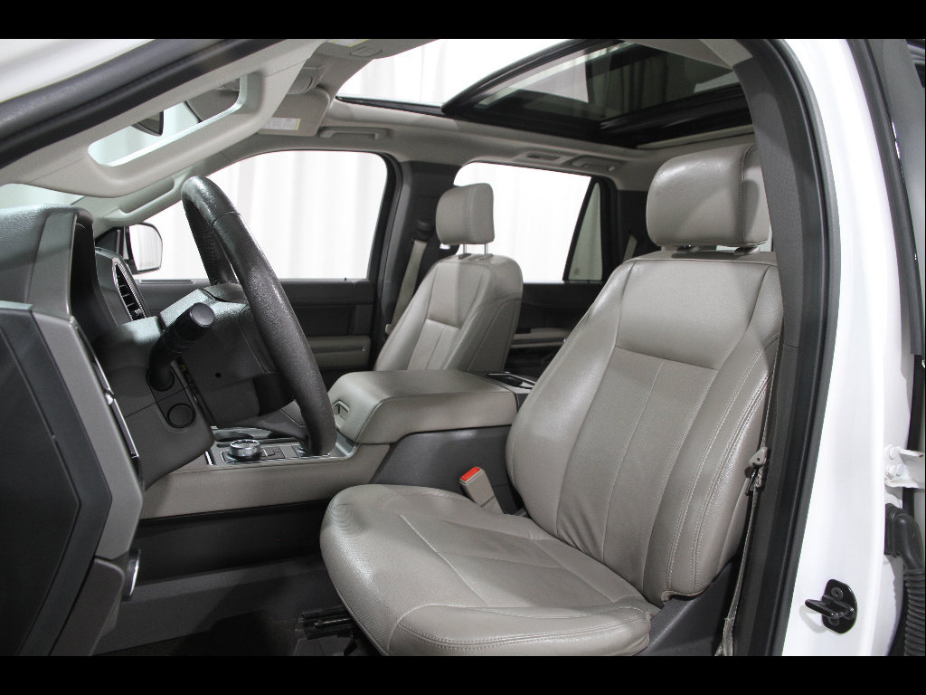 Used 2019 Ford Expedition XLT w/ Equipment Group 202A AWD/4WD image 6