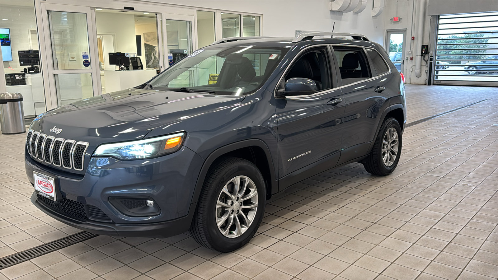 Used 2021 Jeep Cherokee Latitude Lux w/ Sun & Sound Group AWD/4WD image 9