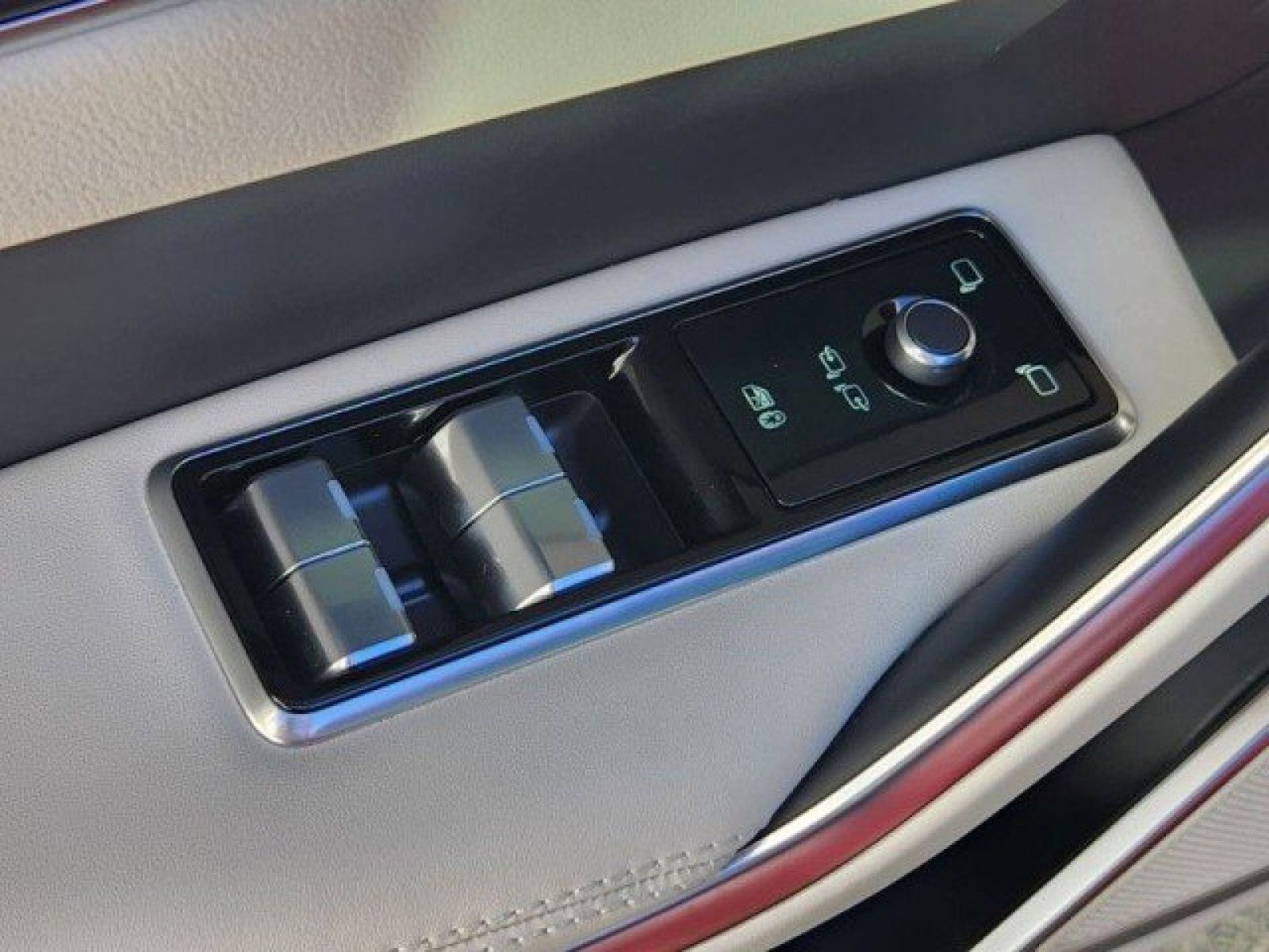 New 2024 Jaguar F-PACE R-Dynamic S image 28