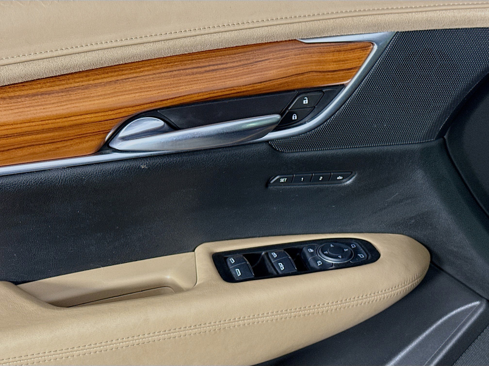 Used 2017 Cadillac XT5 Platinum image 24