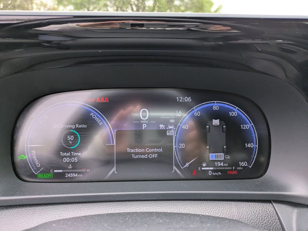 Used 2023 Toyota Crown Limited image 25