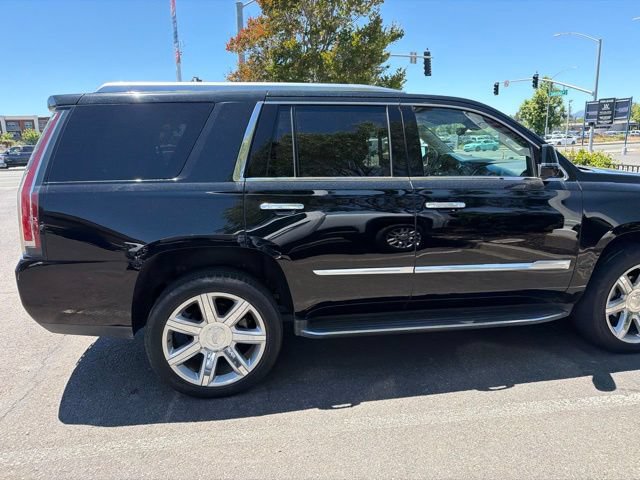 Used 2018 Cadillac Escalade Luxury RWD image 6