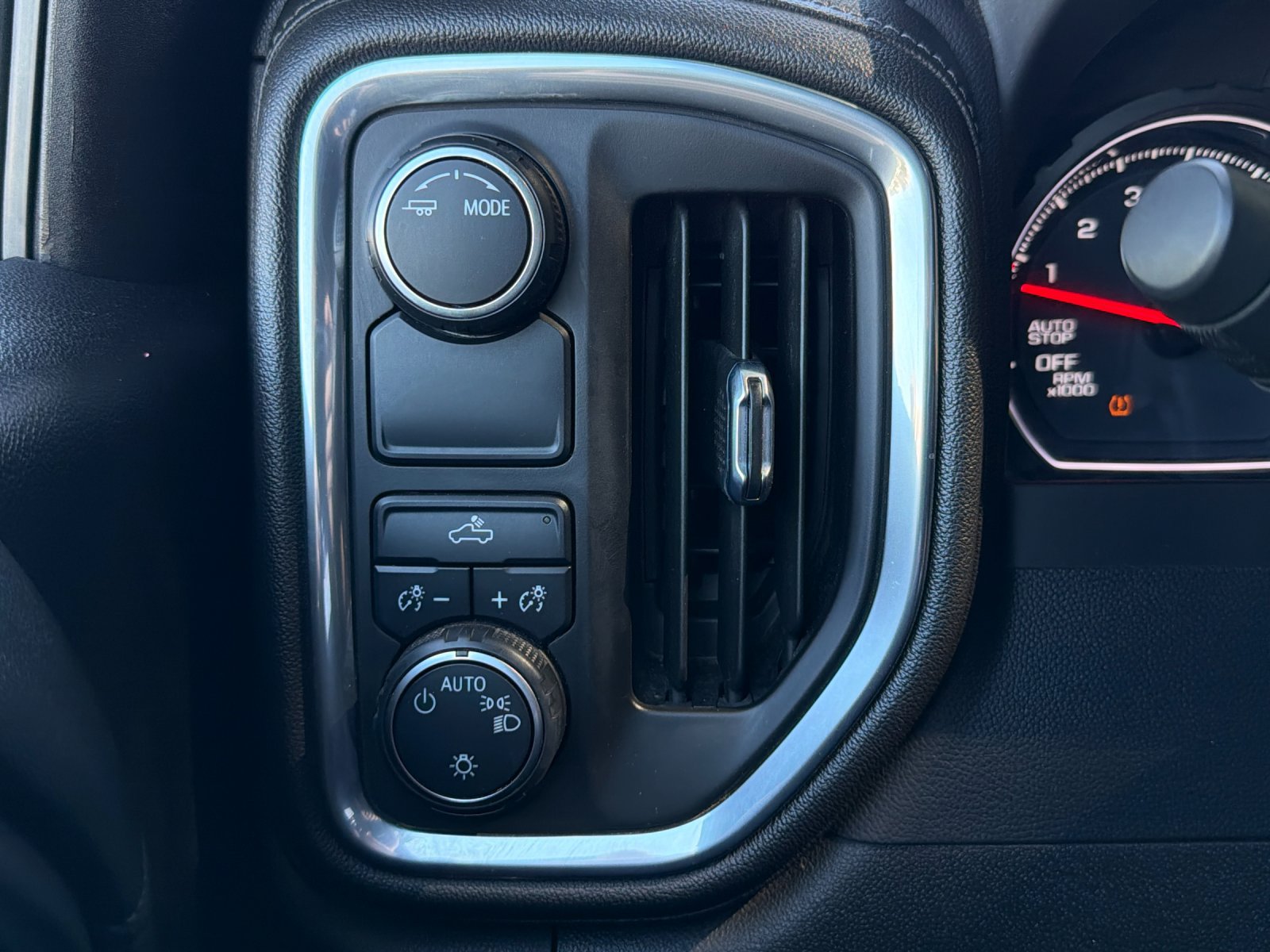 Used 2022 Chevrolet Silverado 1500 LT RWD image 26