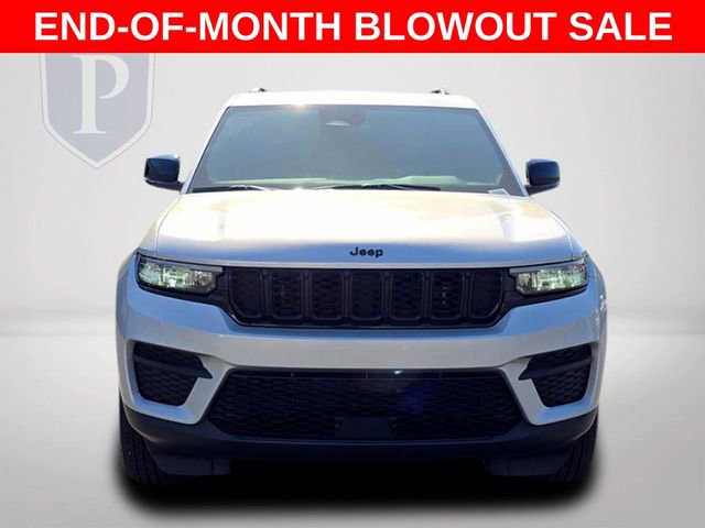 Used 2025 Jeep Grand Cherokee Altitude AWD/4WD image 12