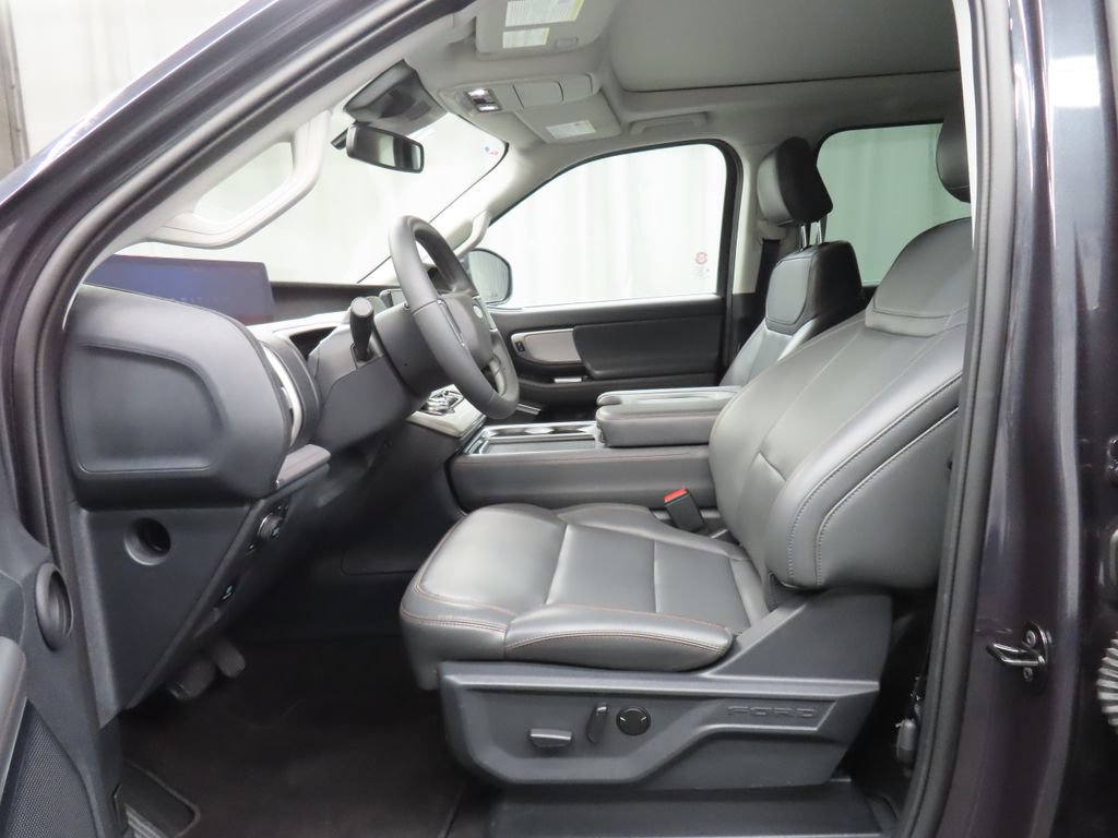 Used 2025 Ford Expedition Active AWD/4WD image 12