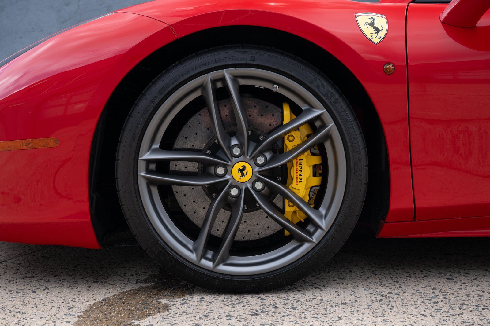 Used 2018 Ferrari 488 Spider RWD image 16