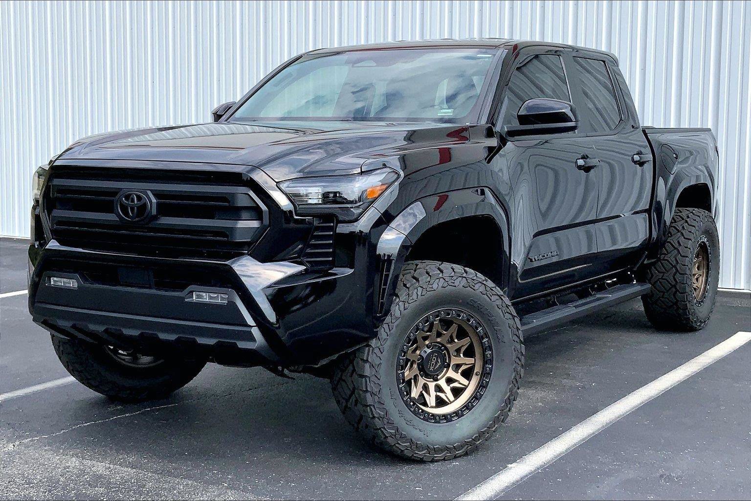 Used 2024 Toyota Tacoma SR5 AWD/4WD image 1