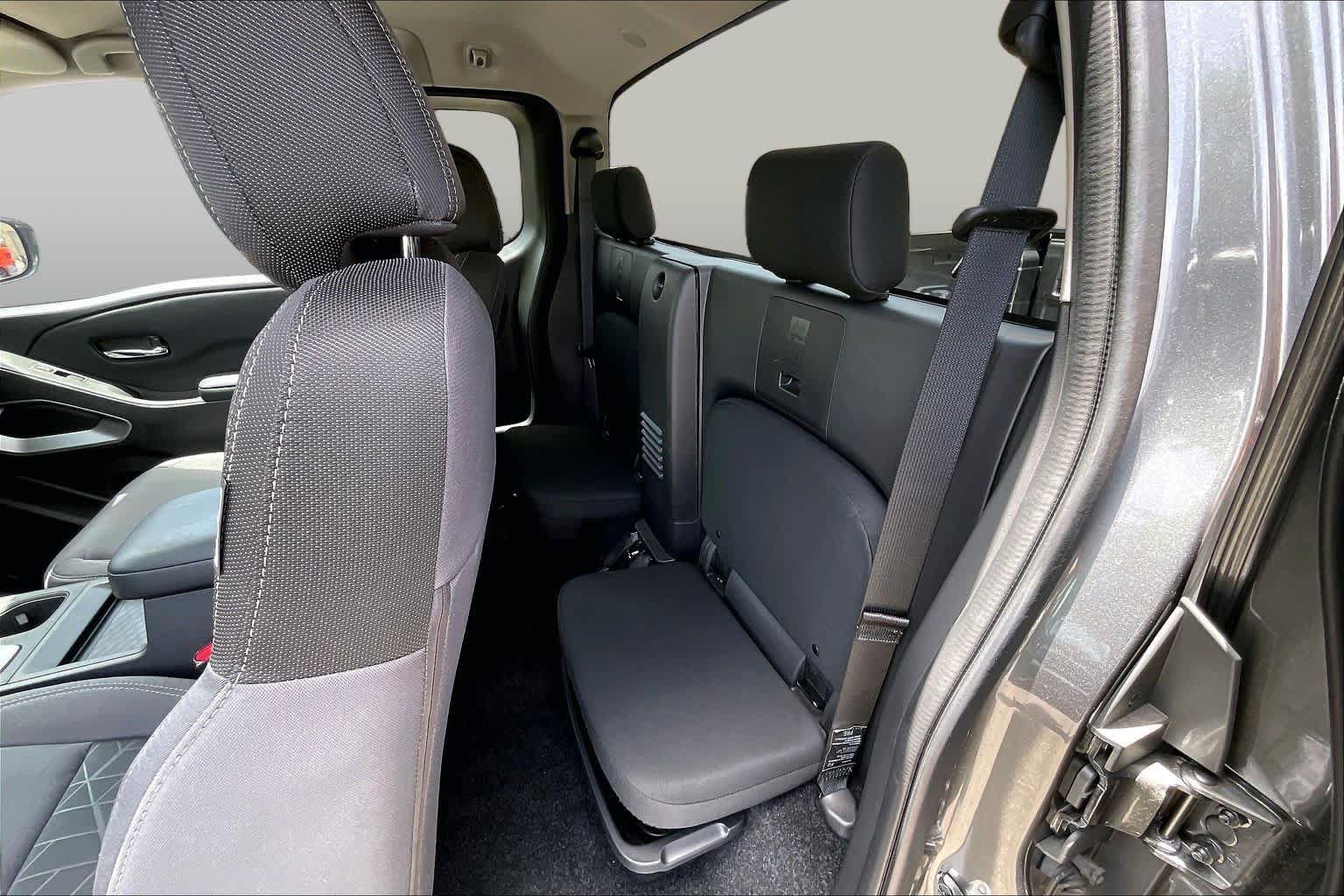 Used 2025 Nissan Frontier SV RWD image 25