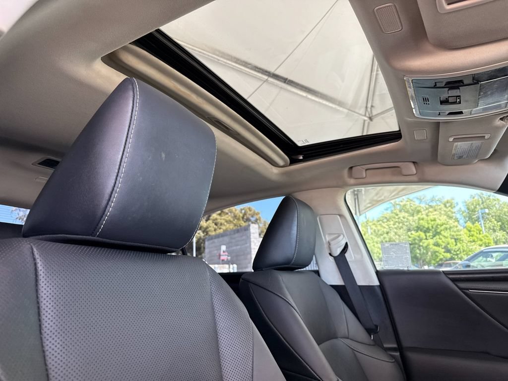 Used 2022 Lexus ES 300h w/ Premium Package FWD image 15