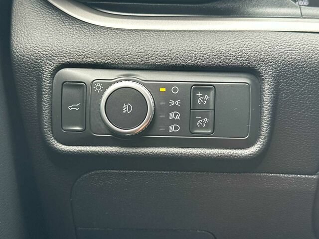 Used 2022 Ford Explorer XLT w/ Equipment Group 202A RWD image 33