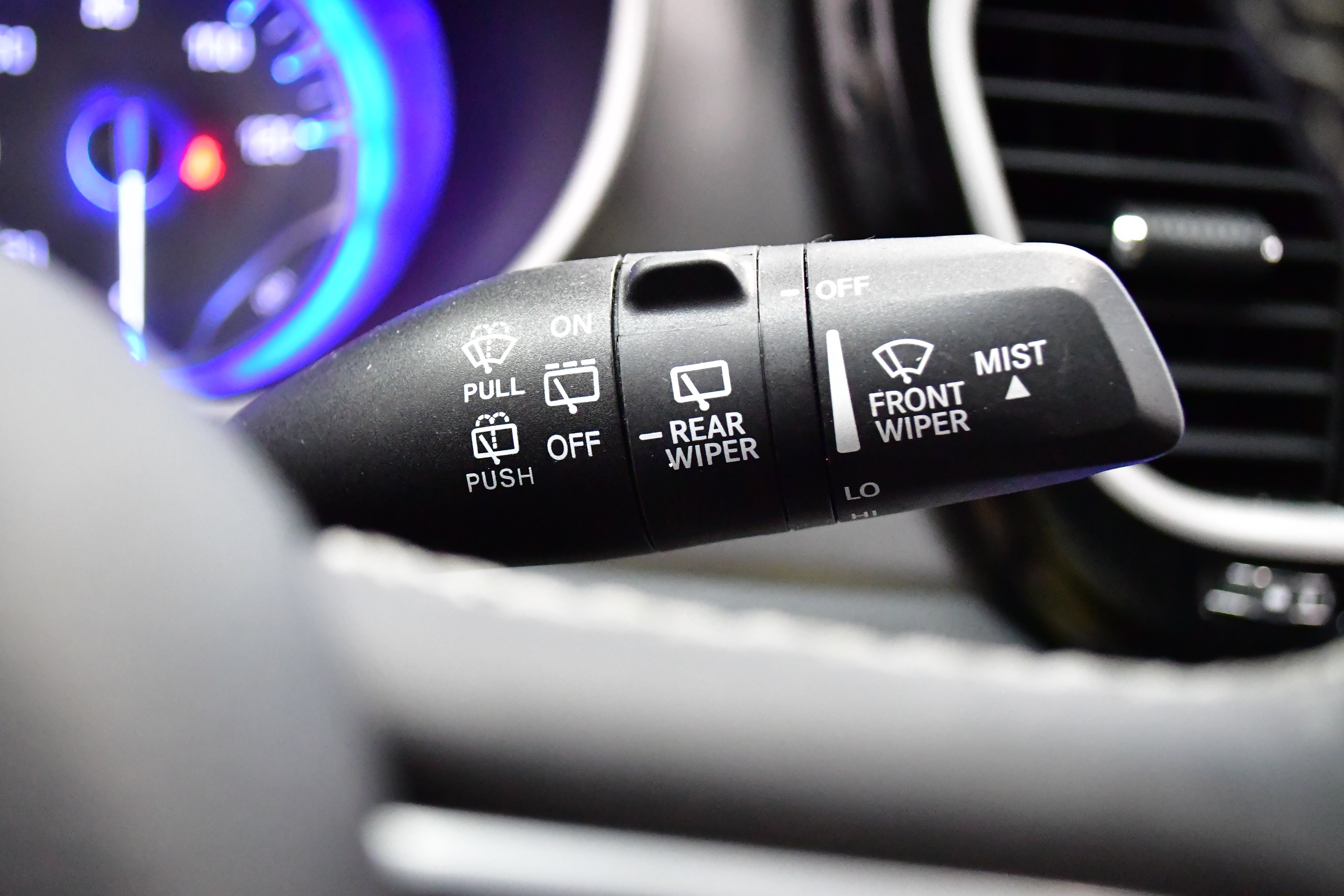 Used 2023 Chrysler Pacifica Touring-L w/ Uconnect Theater Family Group FWD image 25