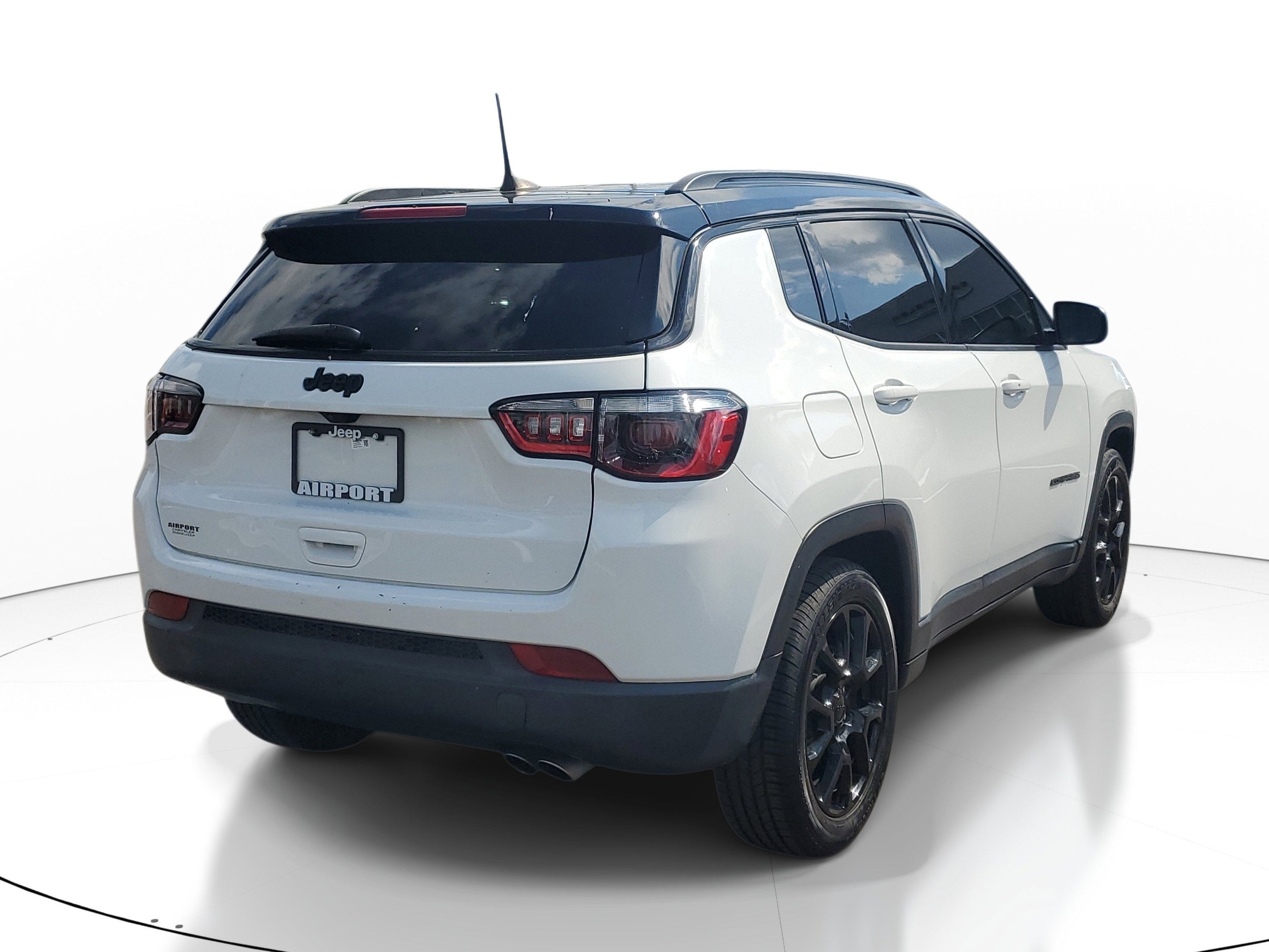 Used 2022 Jeep Compass Latitude FWD image 5