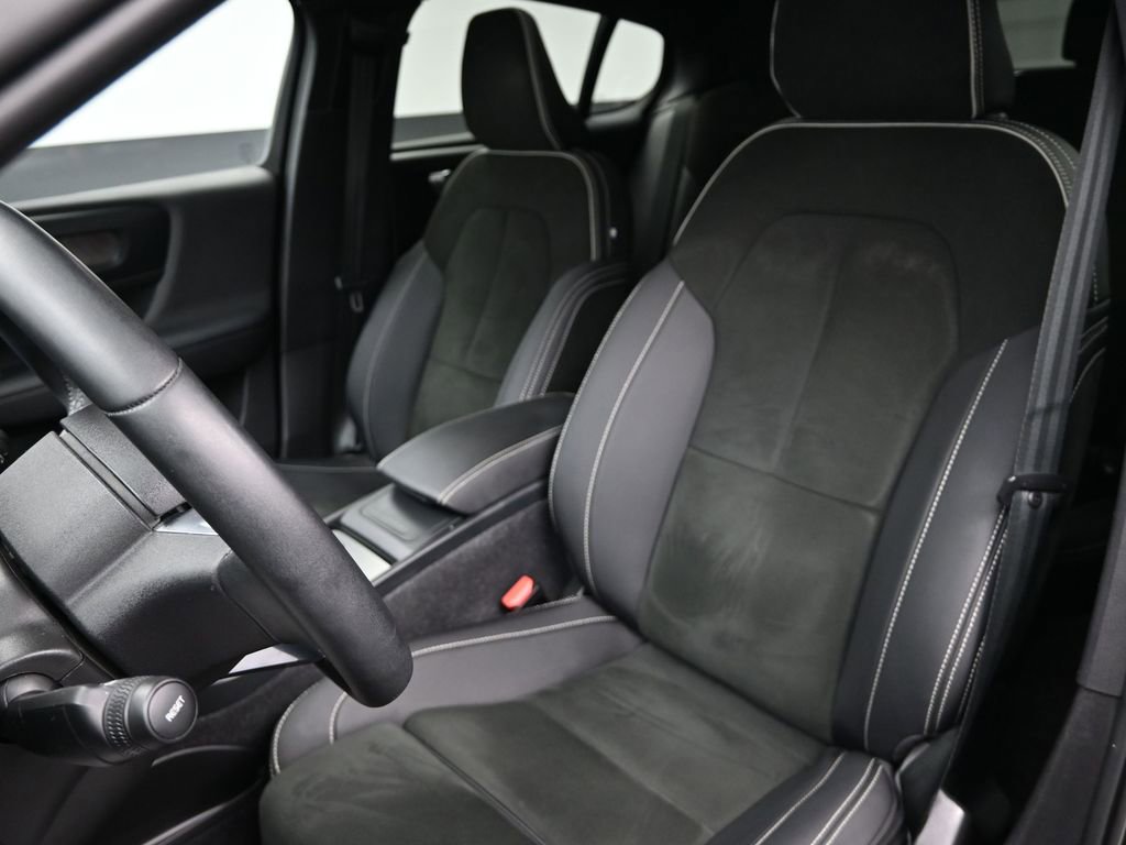 Used 2023 Volvo C40 P8 Recharge Ultimate image 9