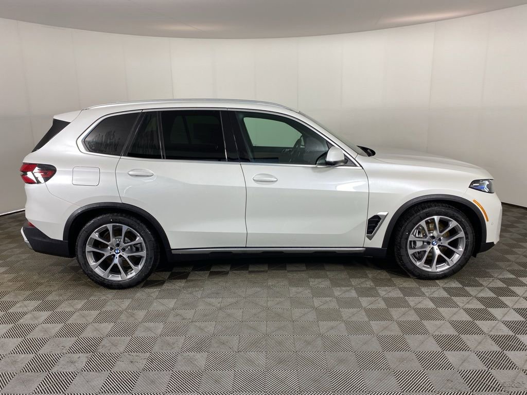 New 2026 BMW X5 xDrive50e image 2