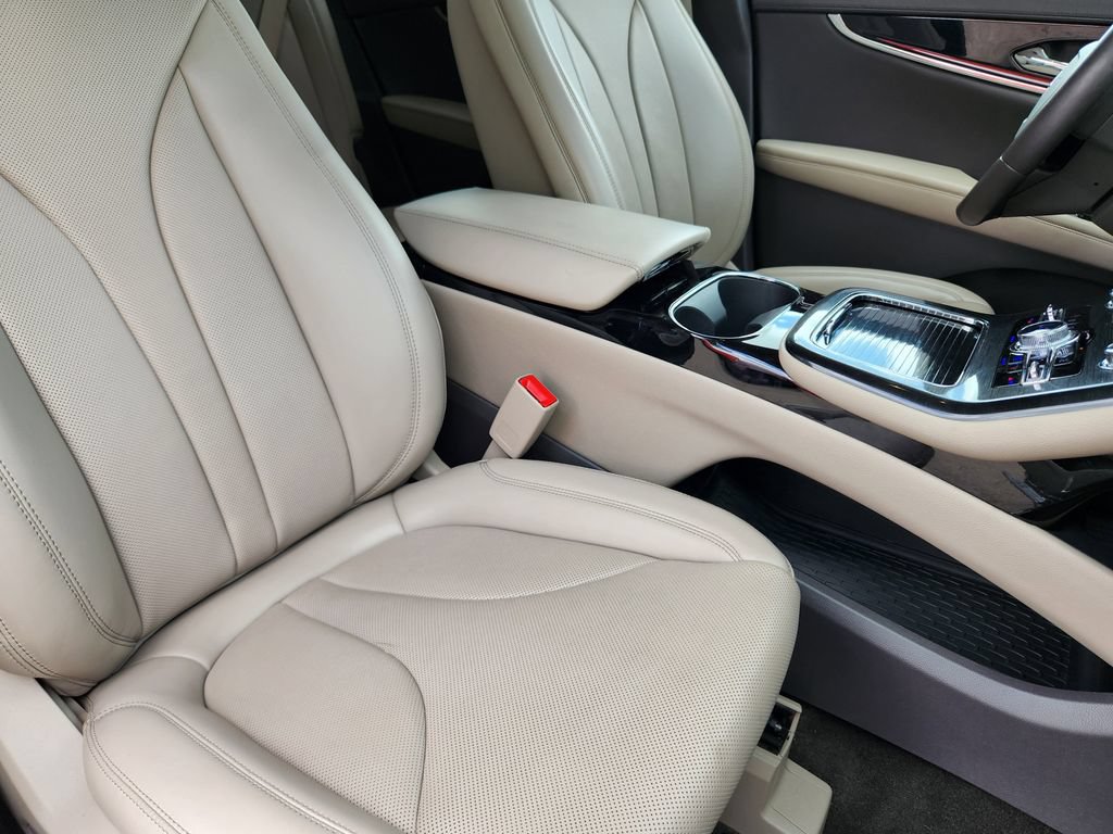 Used 2023 Lincoln Nautilus Reserve AWD/4WD image 14