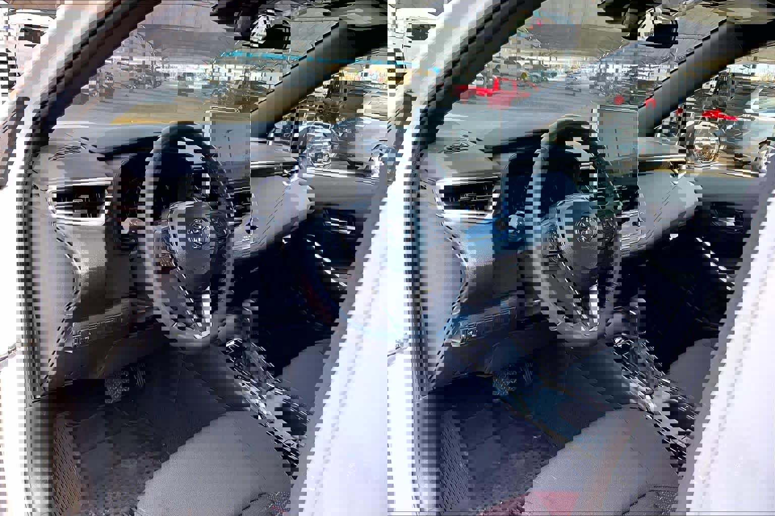 Used 2025 Toyota Corolla SE image 17