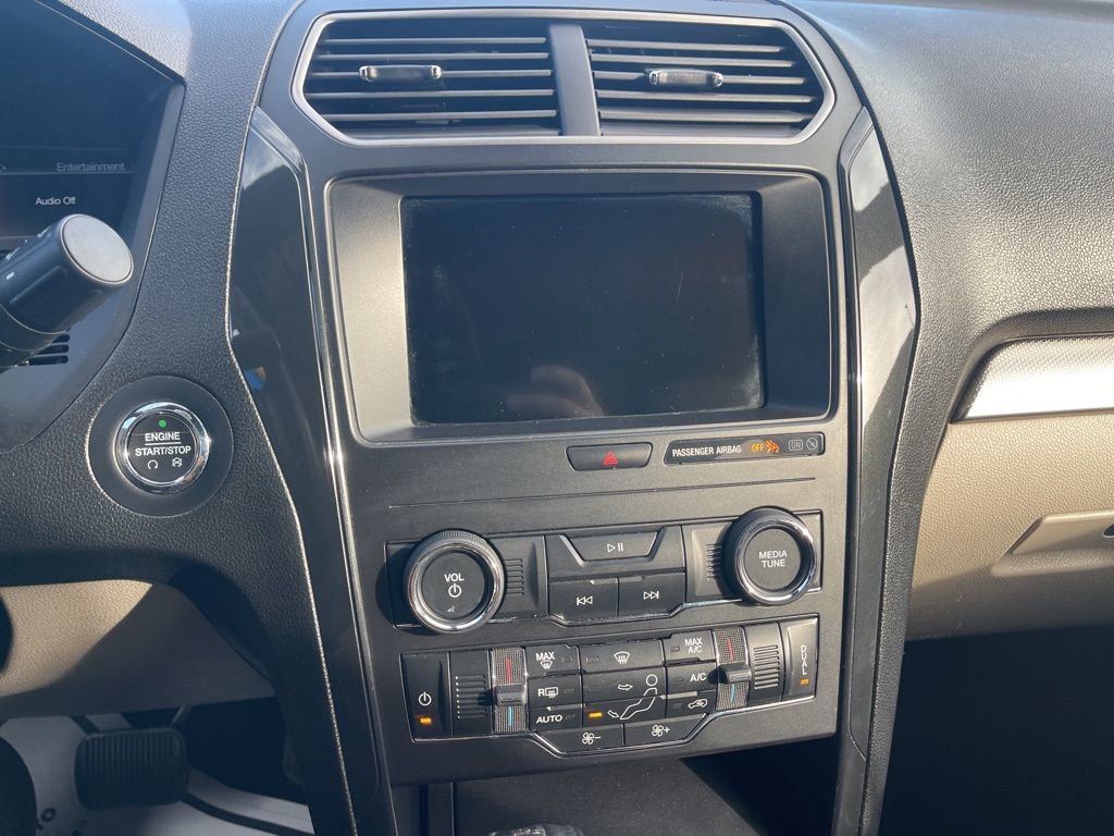 Used 2018 Ford Explorer XLT w/ Equipment Group 201A image 27