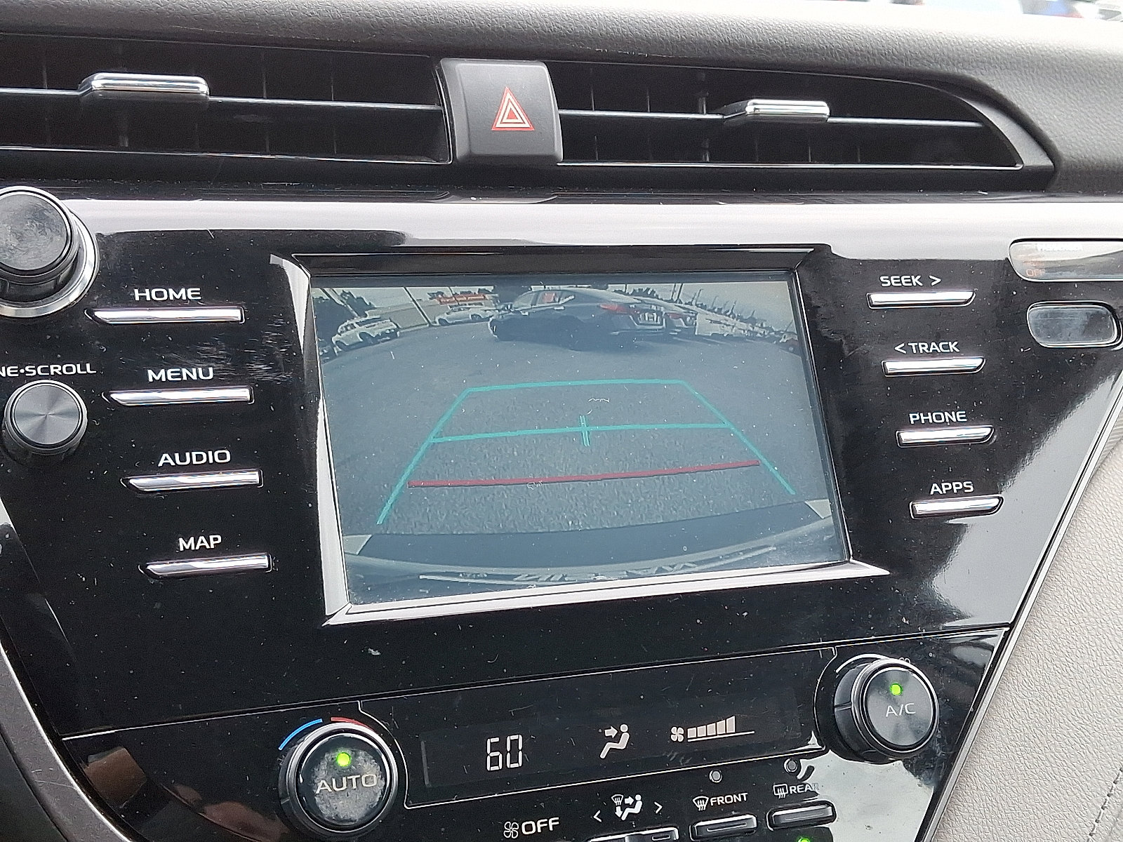 Used 2019 Toyota Camry image 19