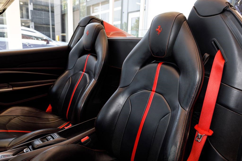 Used 2021 Ferrari F8 Spider RWD image 10