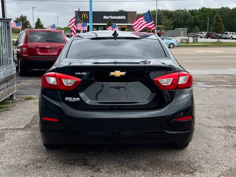 Used 2018 Chevrolet Cruze LS image 7