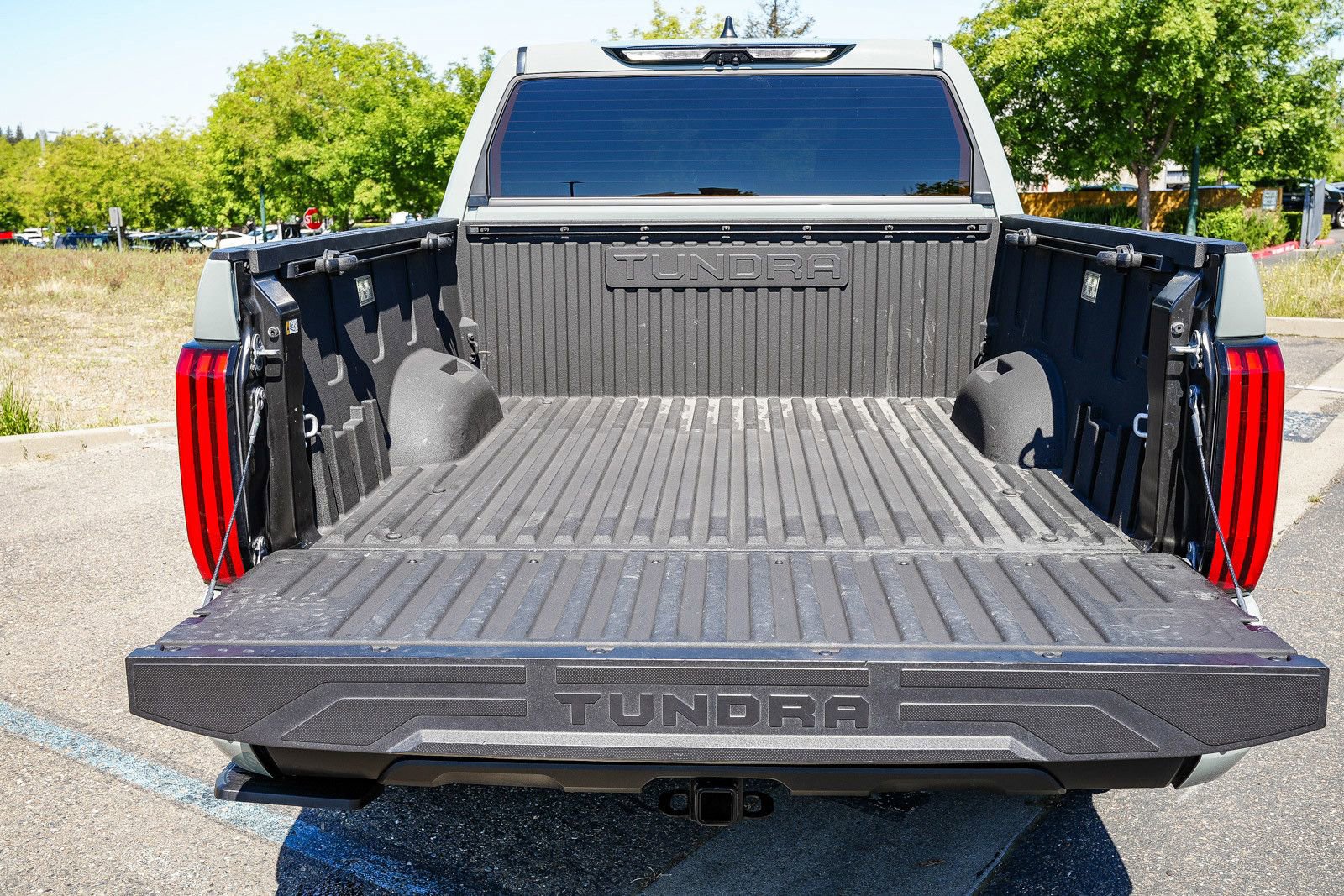 Used 2025 Toyota Tundra Limited AWD/4WD image 25