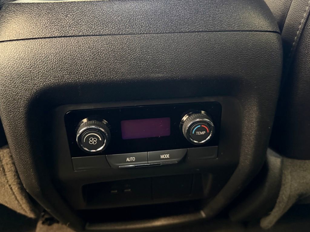Used 2025 Chevrolet Traverse LT image 29