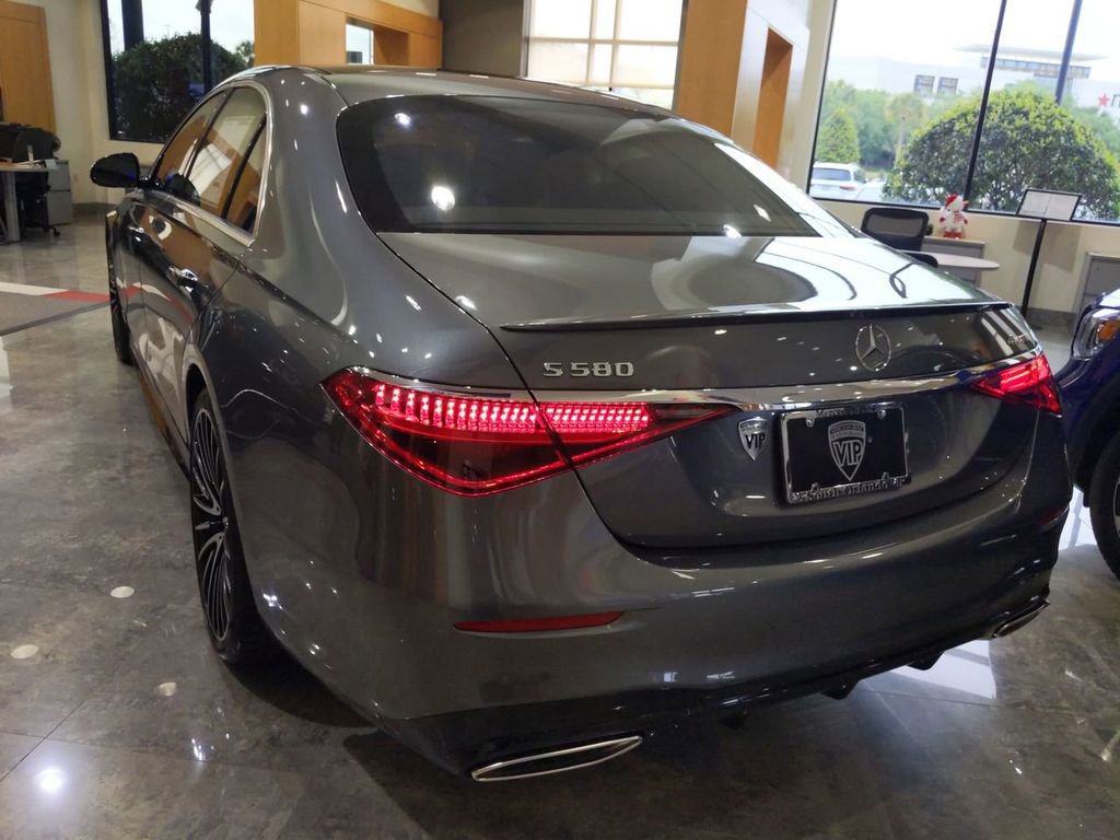 Used 2022 Mercedes-Benz S 580 4MATIC Sedan image 4