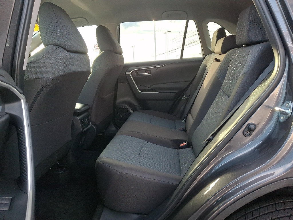 Used 2025 Toyota RAV4 XLE AWD/4WD image 10