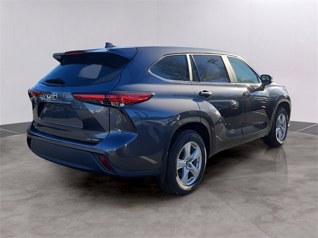 Used 2023 Toyota Highlander LE image 4