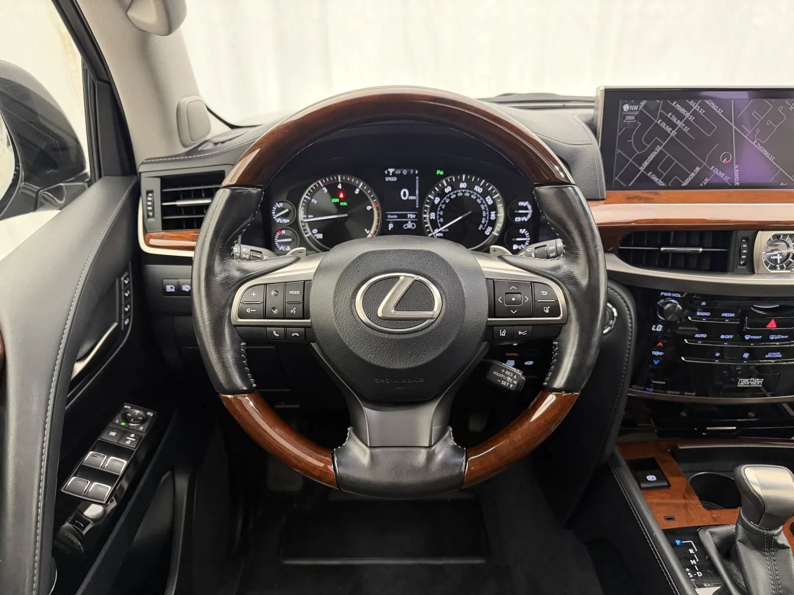 Used 2016 Lexus LX 570 4WD w/ Luxury Package image 6